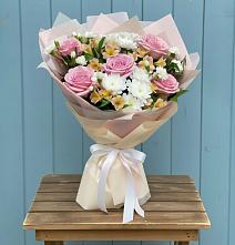 Букет цветов из:  Гвоздики, Орхидеи и Розы в Сковородино