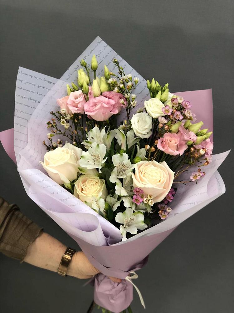 Букет цветов из: Альстромерии, Розы и Лизиантусы в Сковородино