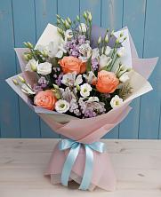 Букет цветов из:  Лизиантусы, Розы, Альстромерии и Гипсофила в Сковородино