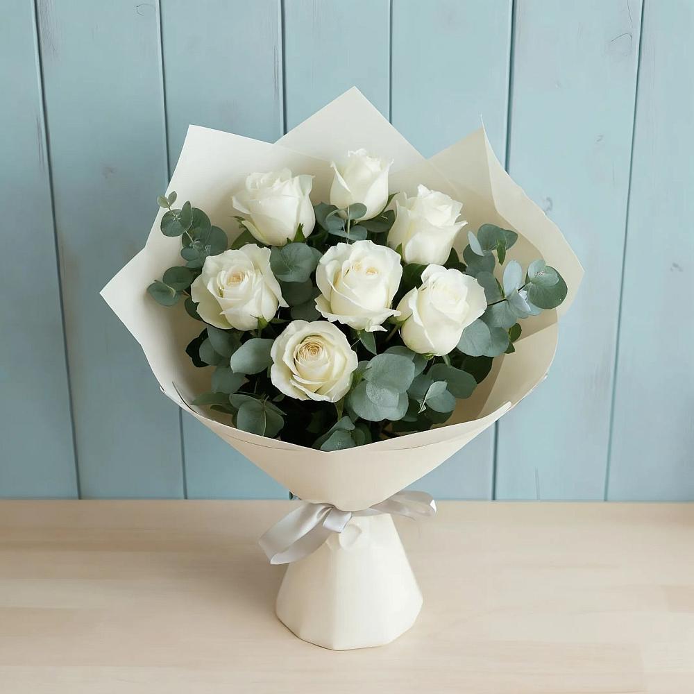 Букет Белые розы в Эвкалипте в Сковородино