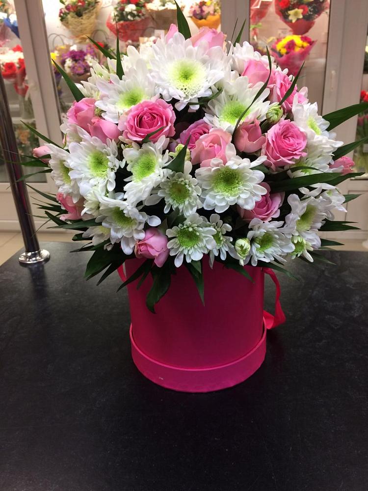 Цветочная композиция из Розы и Хризантемы в шляпной коробке в Сковородино