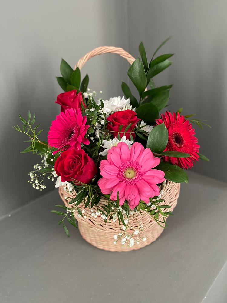 Цветочная композиция из Розы, Хризантемы и Герберы в корзине в Сковородино