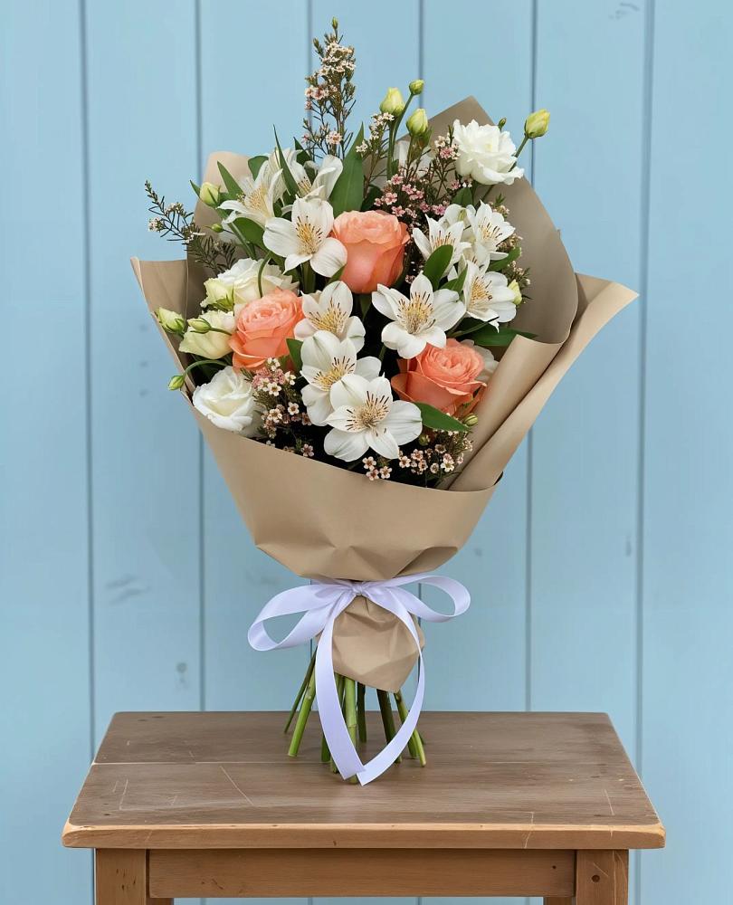 Букет цветов из: Альстромерии, Лизиантусы, Розы и Хризантемы в Сковородино