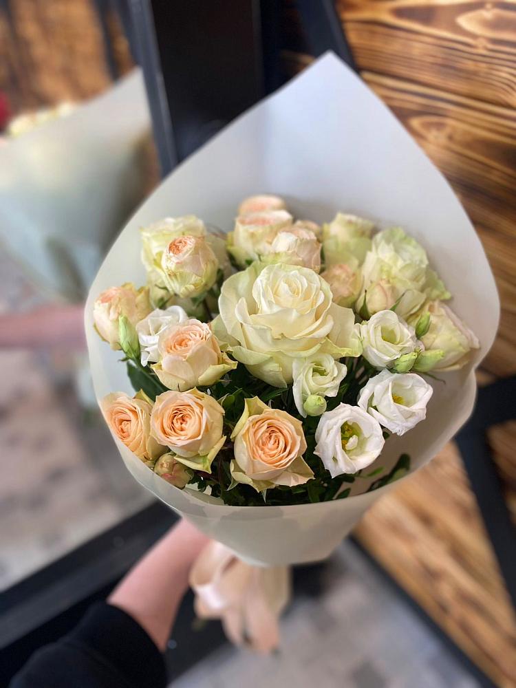 Букет цветов из: Розы и Лизиантусы в Сковородино