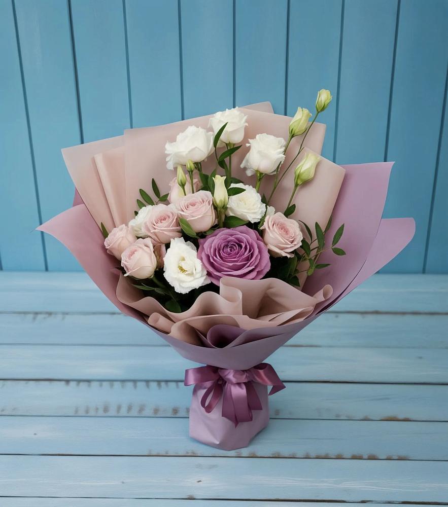 Букет цветов из: Розы и Лизиантусы в Сковородино